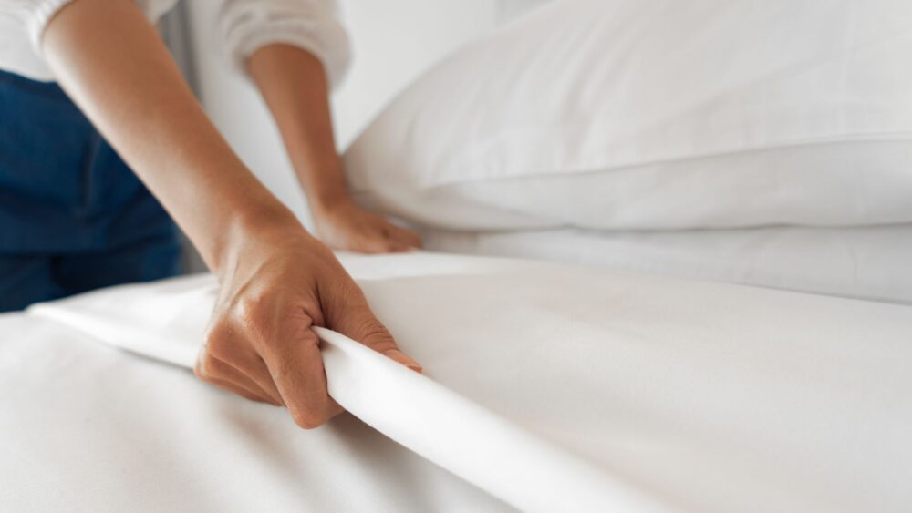 Jaki wpływ na zdrowy sen mają ochraniacze na materac?