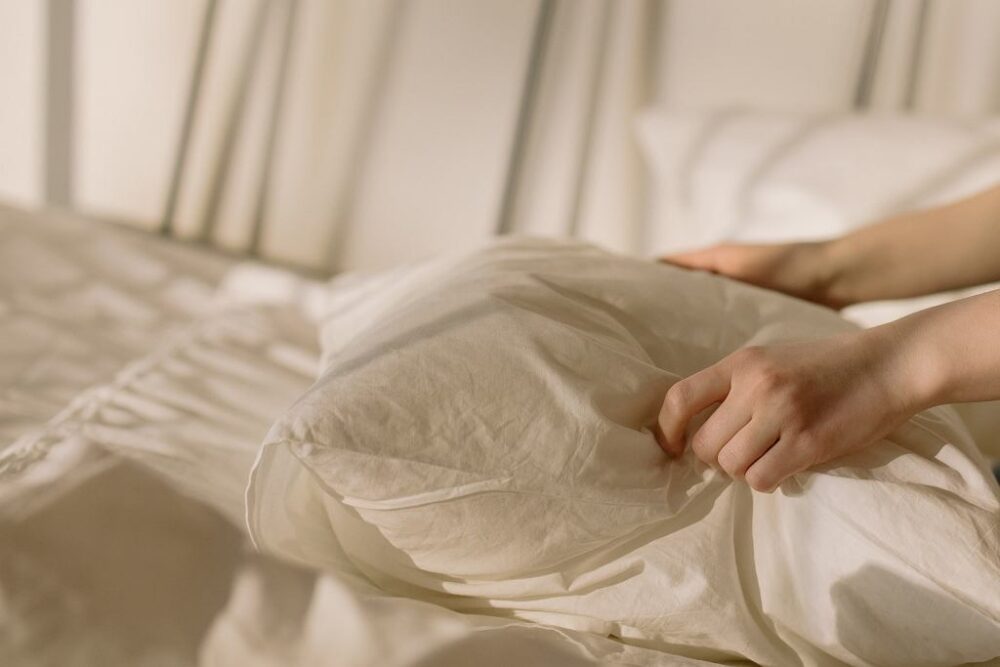 Jaki wpływ na zdrowy sen mają ochraniacze na materac?
